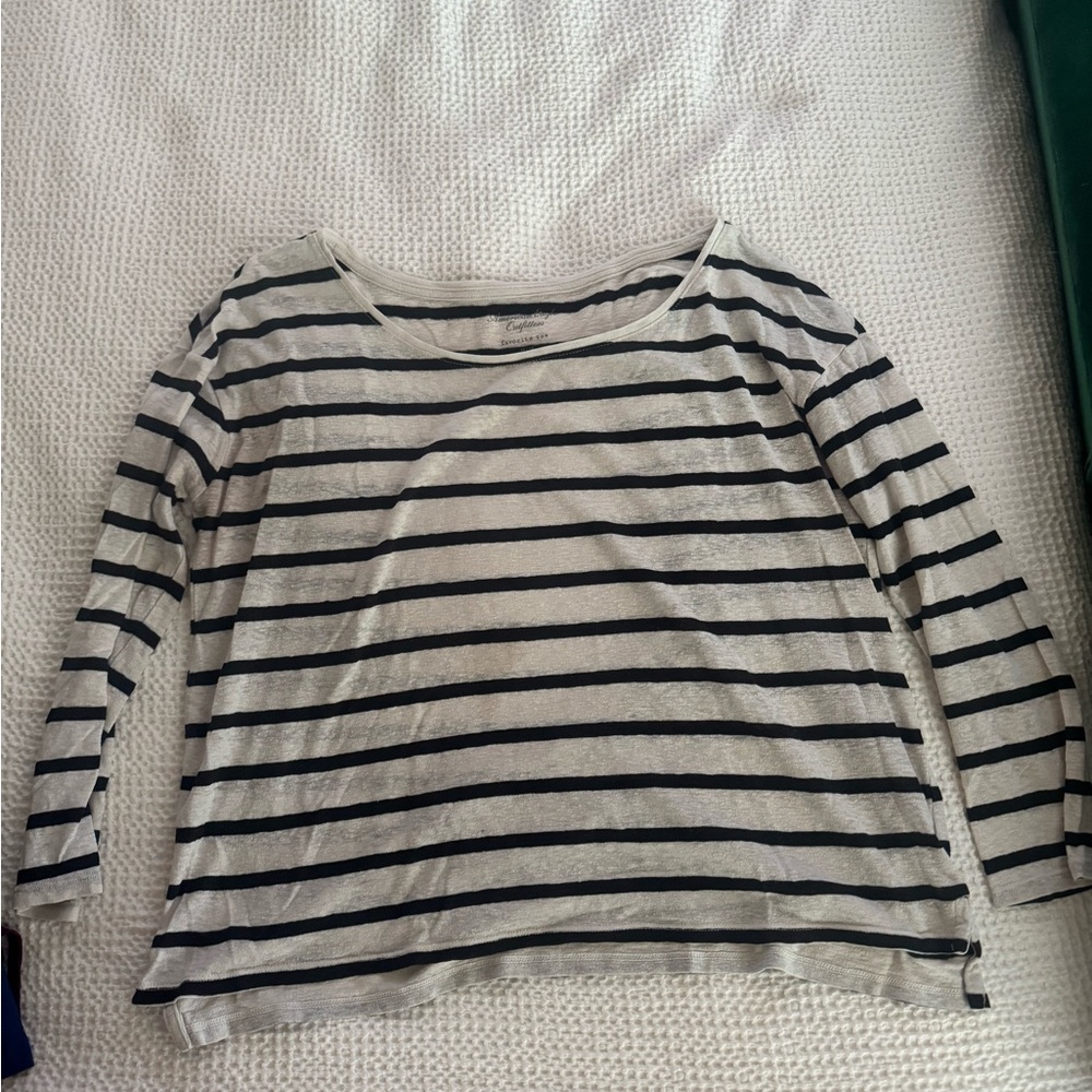 American Eagle Outfitters Nagy Blue and White Tee